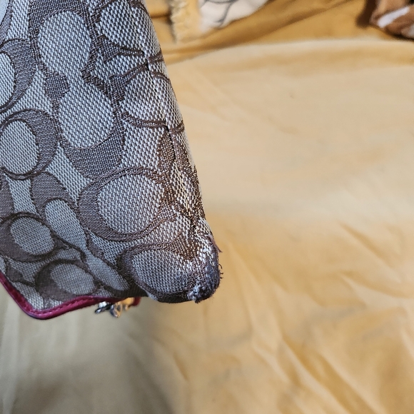 Coach wristlet good/used condition Classic C pattern - Picture 7 of 8